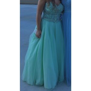 2017 Alyce Paris Ball Gown w/ Corset Back